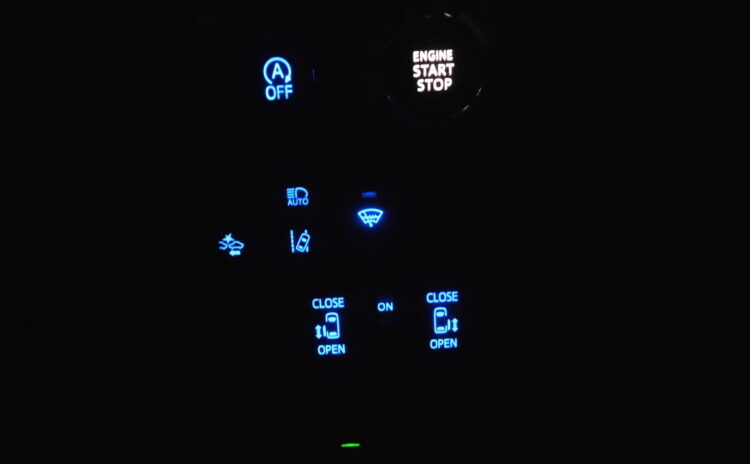 TOYOTA ヴォクシー LED打ち替えカスタム(ボクシー・VOXY)