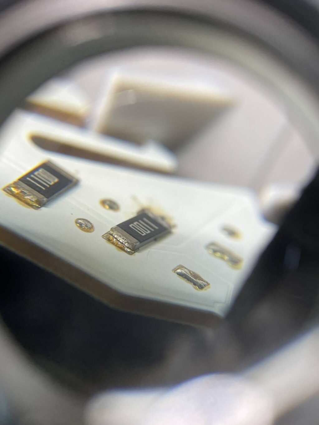 チップ抵抗による半田剥離