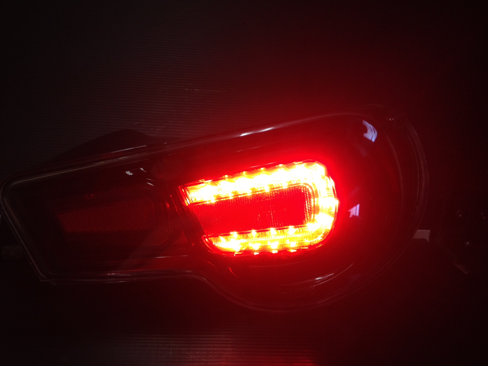 86テールランプ修理