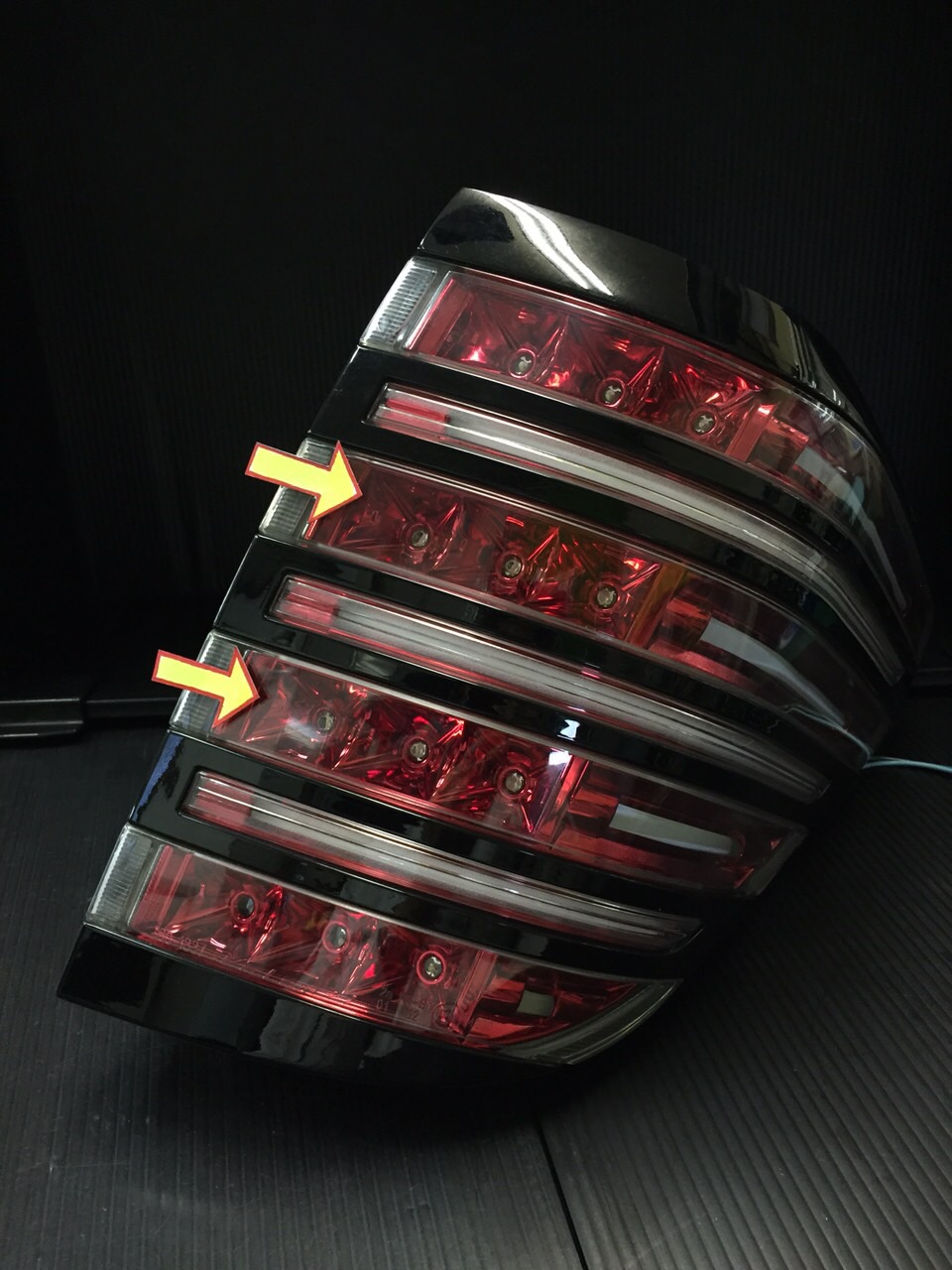 アルファードLEDテールランプウィンカー球切れ修理(ヴァレンティ)